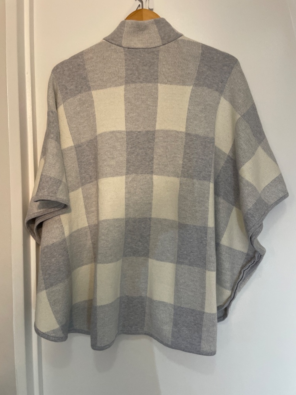 Fall Cape - Picture 6 of 7